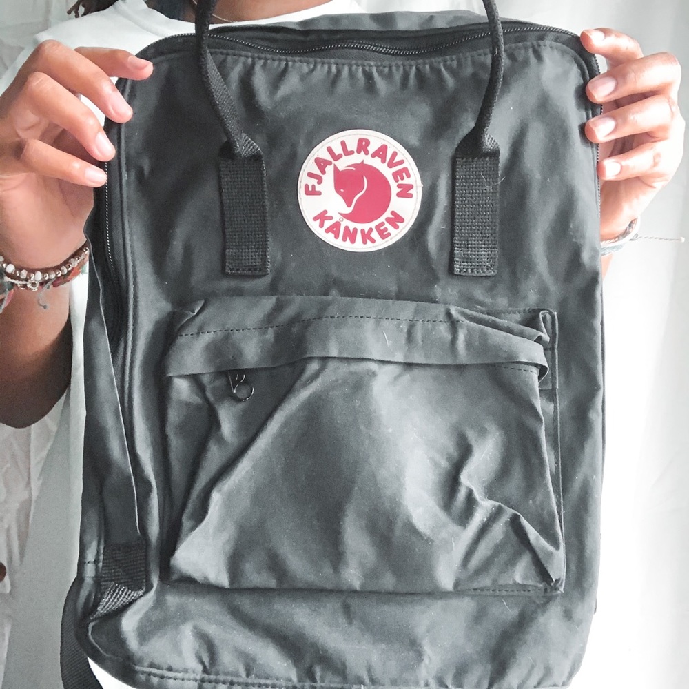 FJALLRAVEN KANKEN BACKPACK LIKE NEW